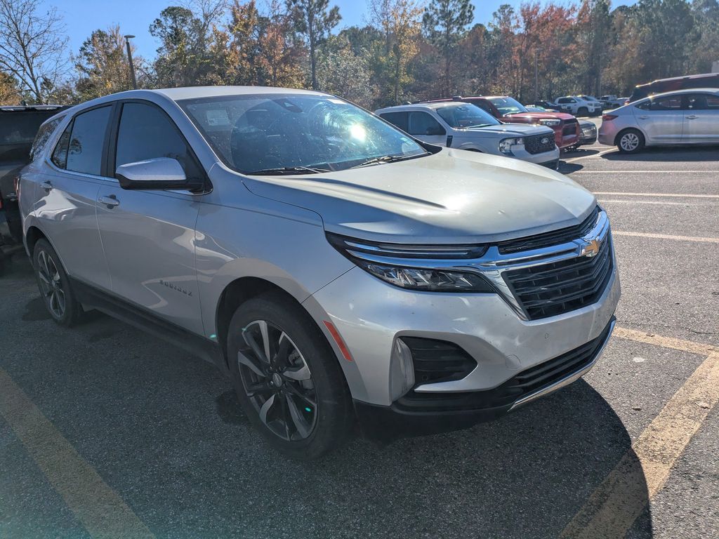 2022 Chevrolet Equinox LT's photo