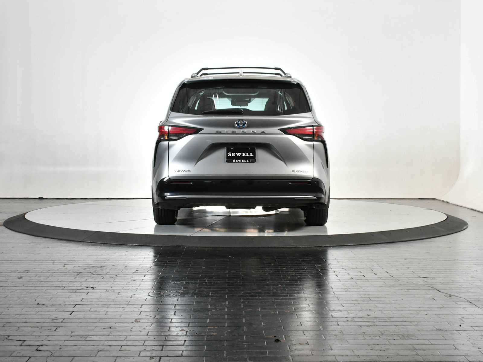 2025 Toyota Sienna Platinum photo 4