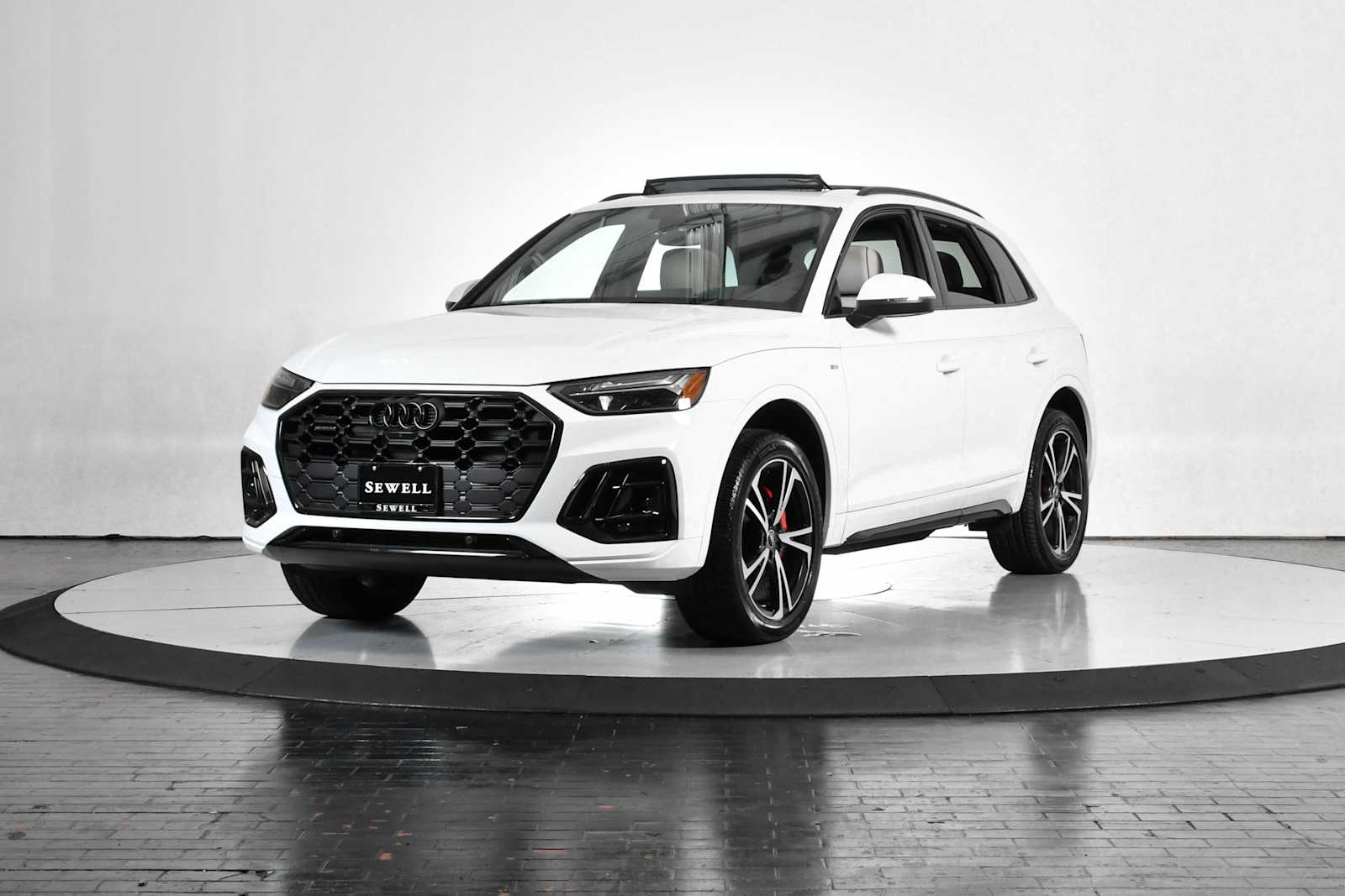 2025 Audi Q5 Premium Plus's photo