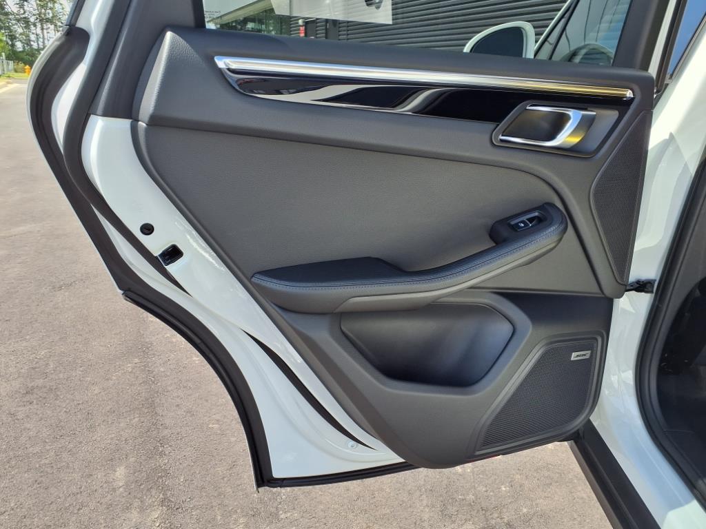 2024 Porsche Macan T photo 25