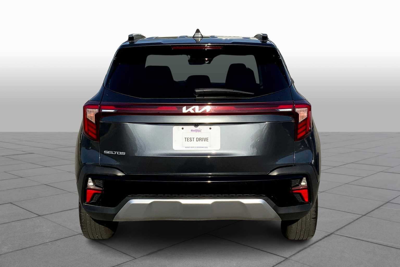 2024 Kia Seltos EX photo 4