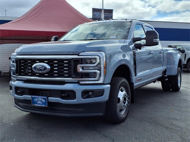 2026 Ford F-350 Super Duty Platinum's photo