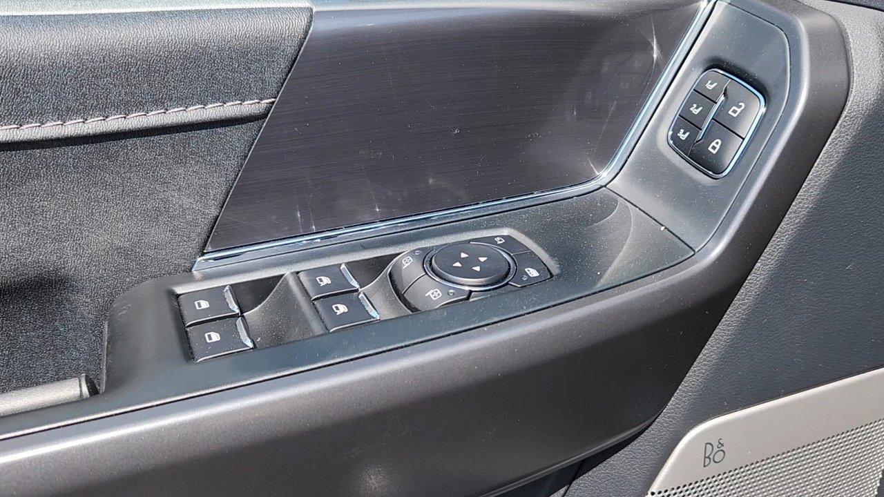 2025 Ford F-150 Lariat photo 10