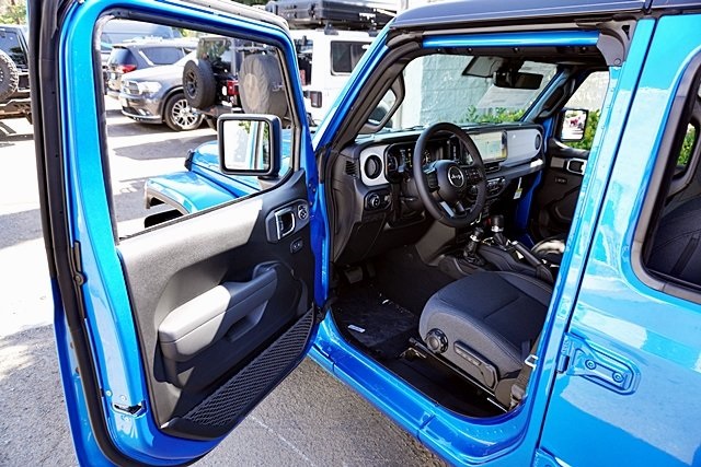 New 2025 Hydro Blue Pearl-Coat Exterior Paint Jeep Sport S image 45