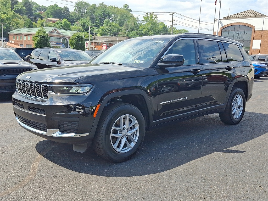 2025 Jeep Grand Cherokee Laredo X photo 3