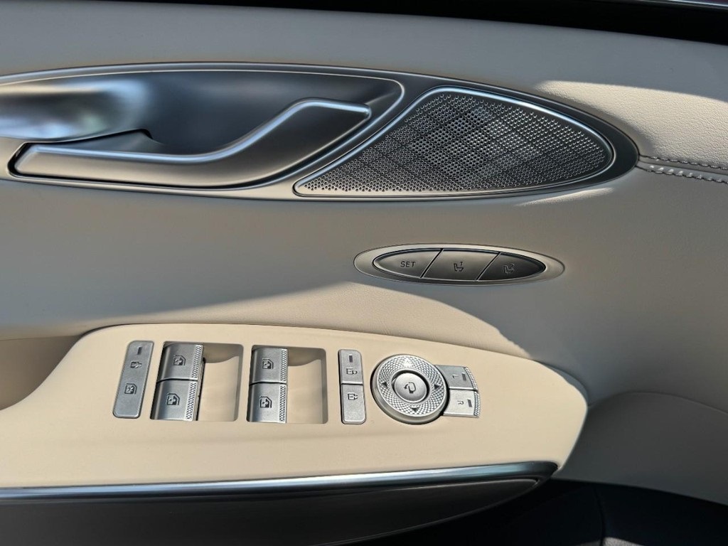 2026 Genesis GV70 2.5T Select photo 10
