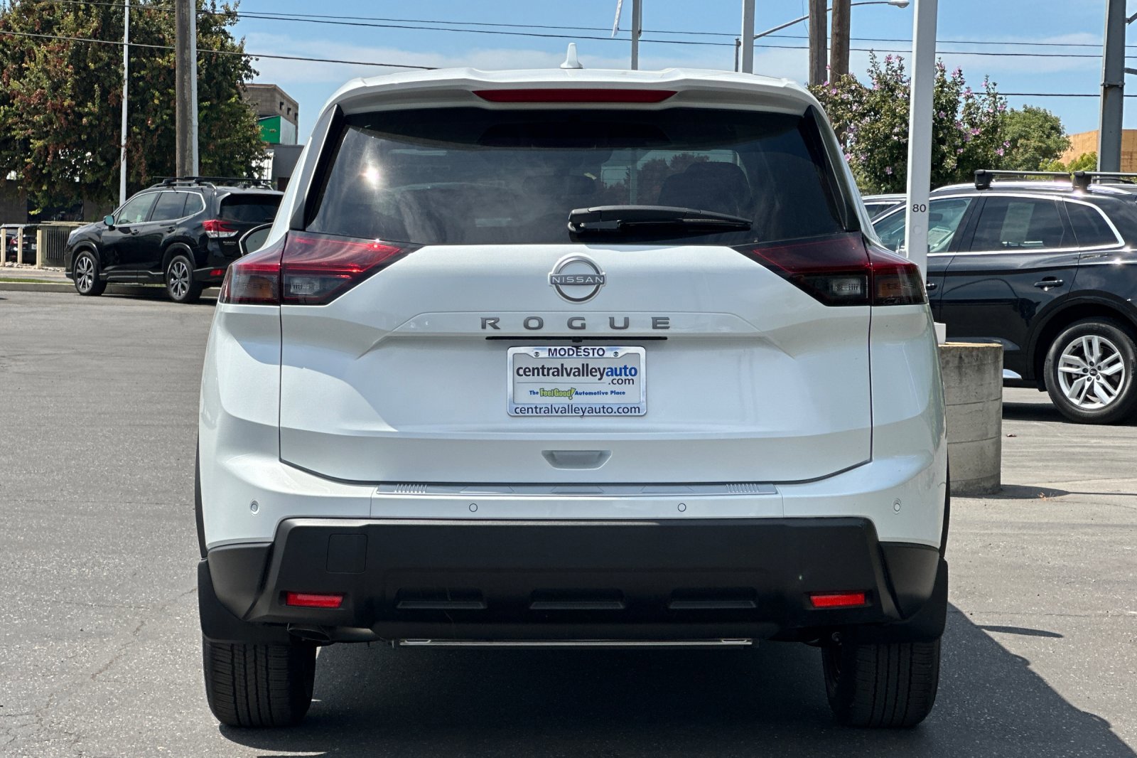 2026 Nissan Rogue SV photo 4