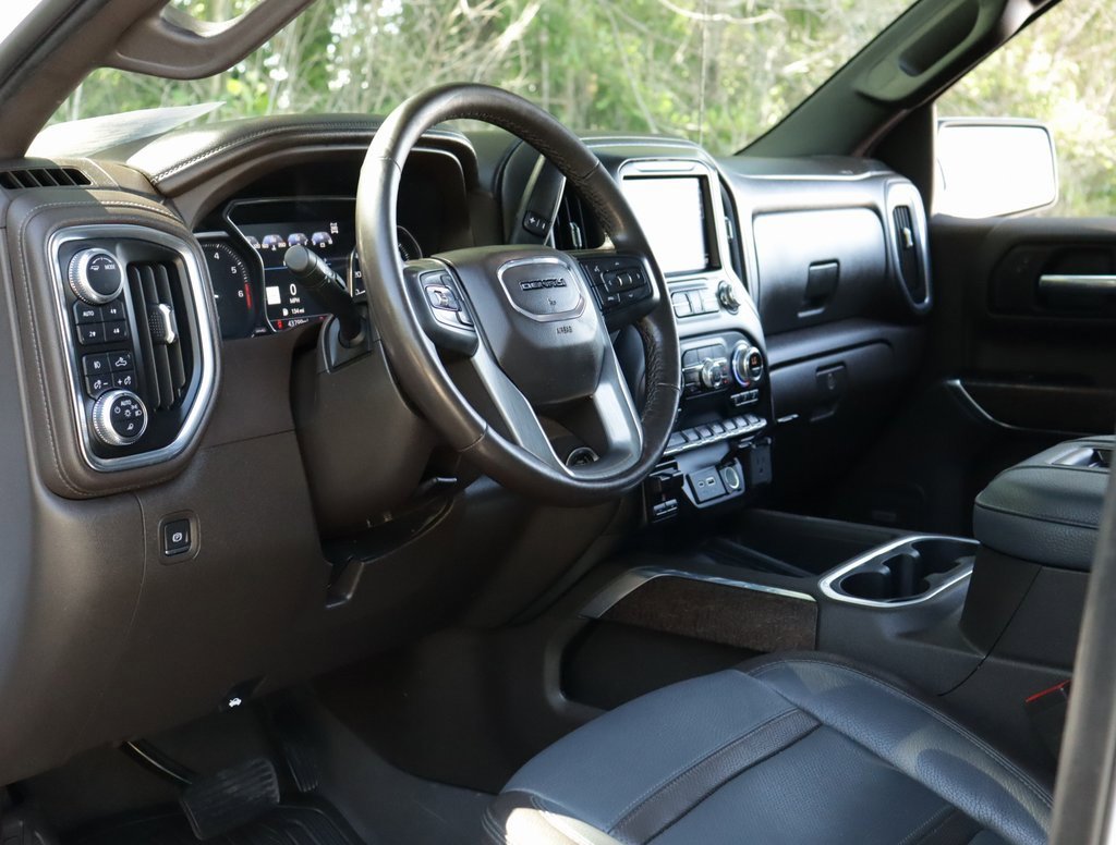 Used 2022 White Frost Tricoat GMC Denali image 9