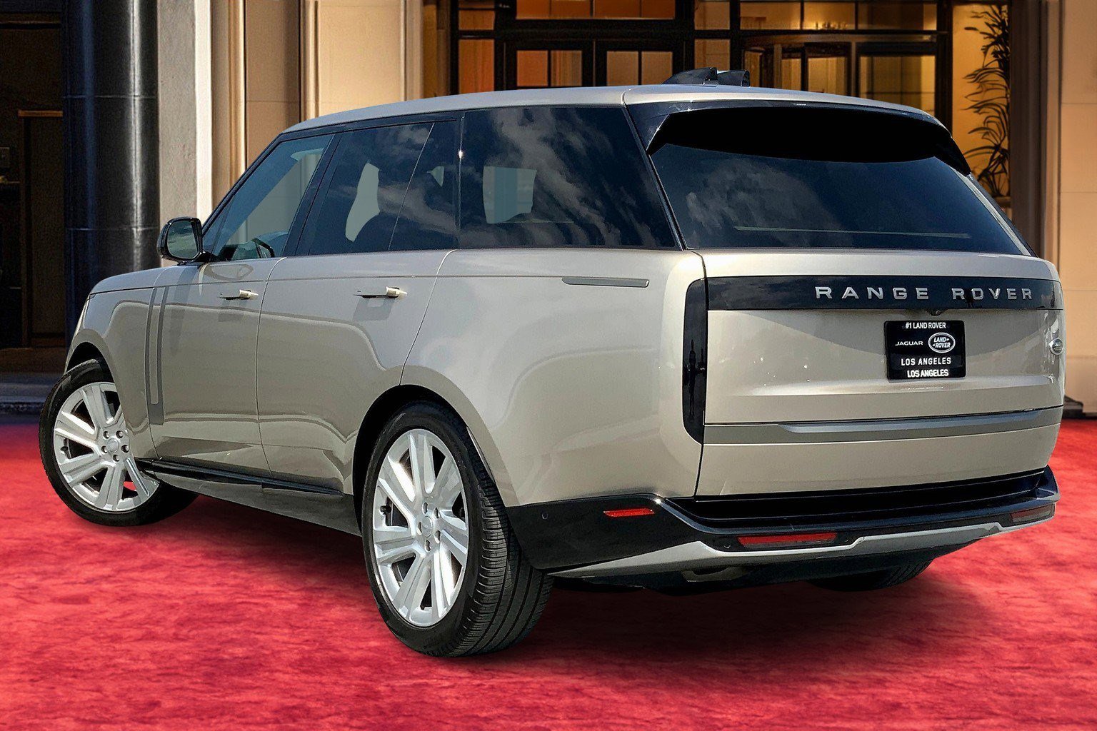 2022 Land Rover Range Rover SE photo 10