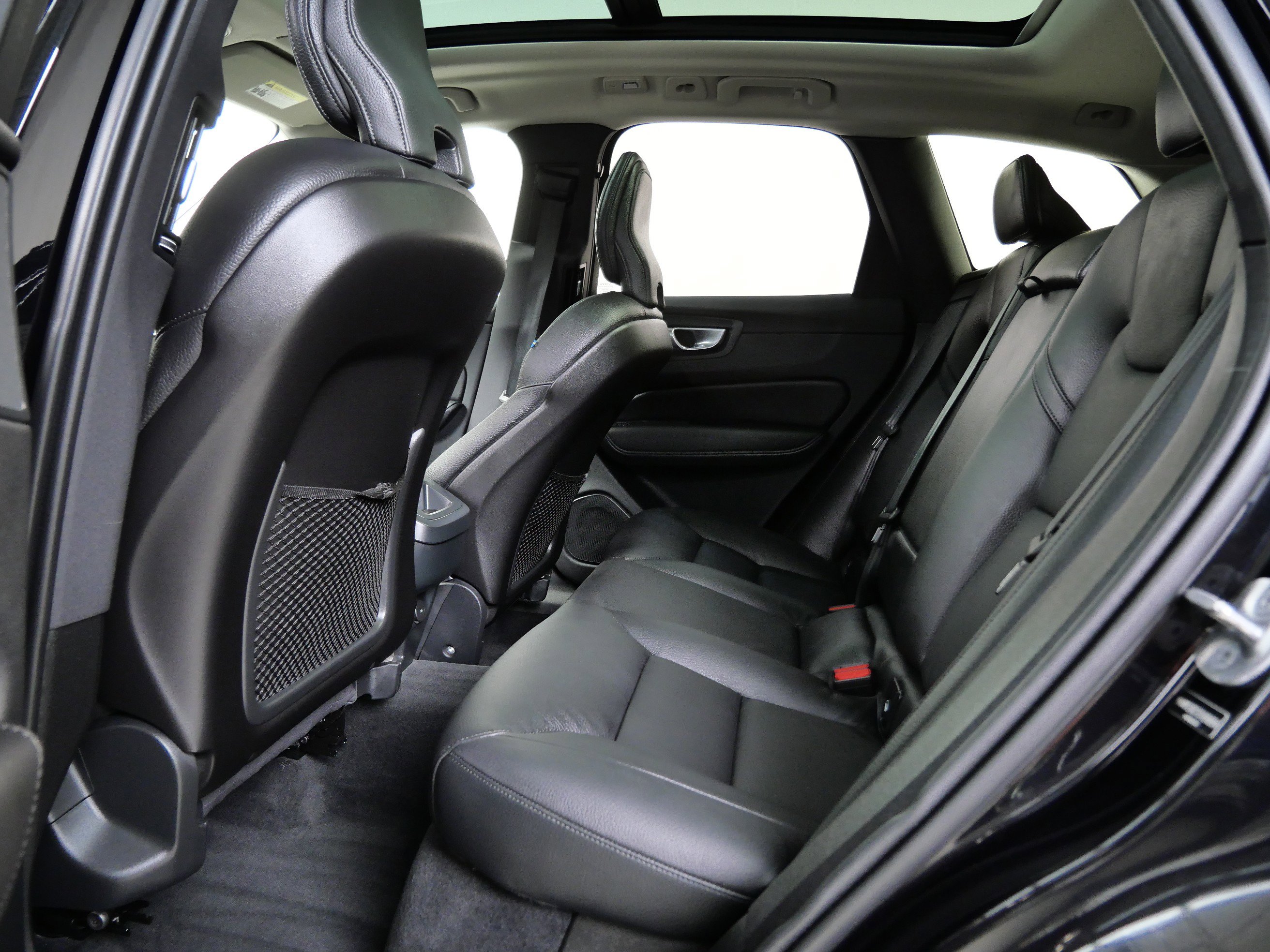 2025 Volvo XC60 Plus photo 15