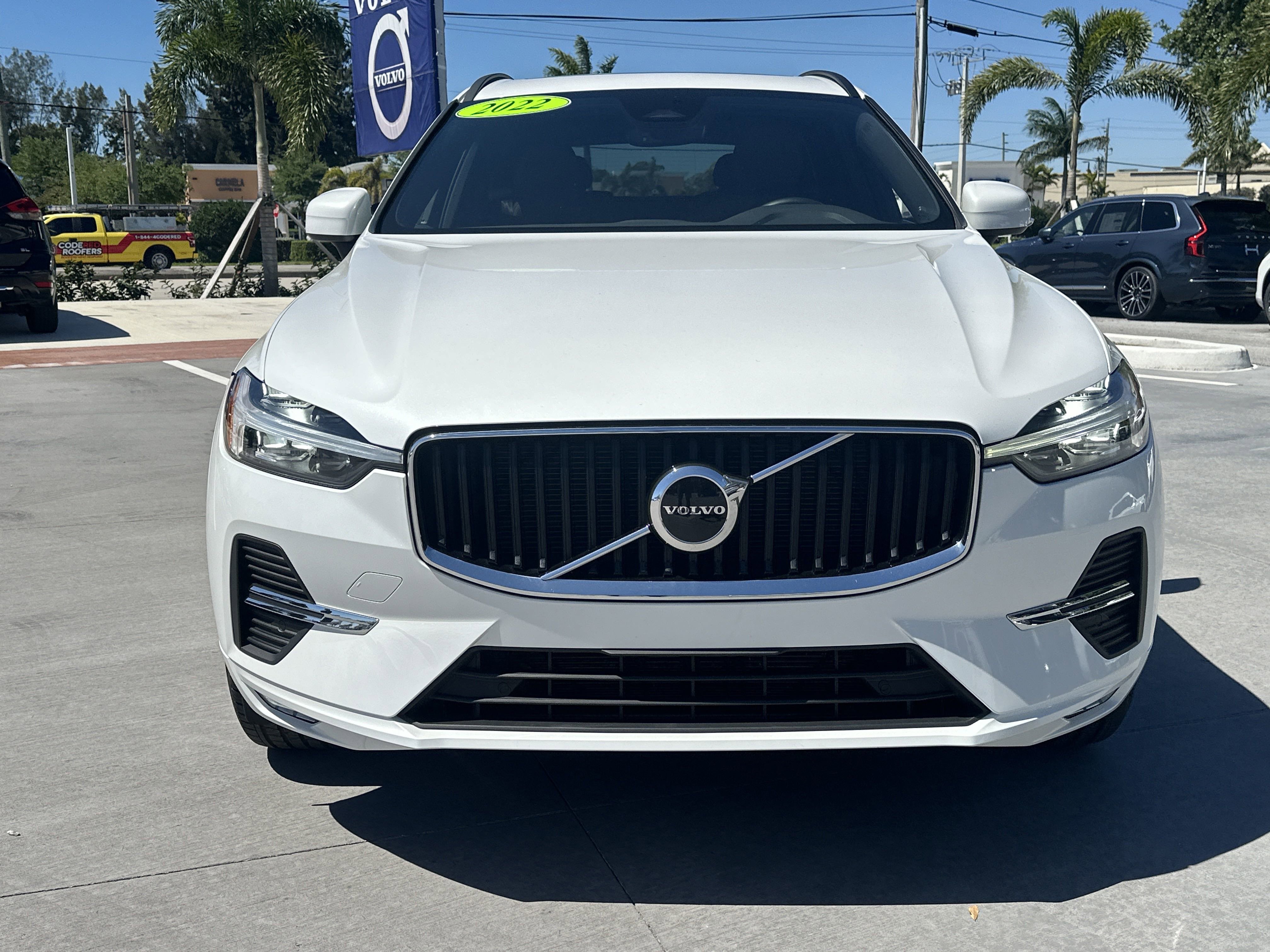 2025 Volvo XC60 Plus photo 2