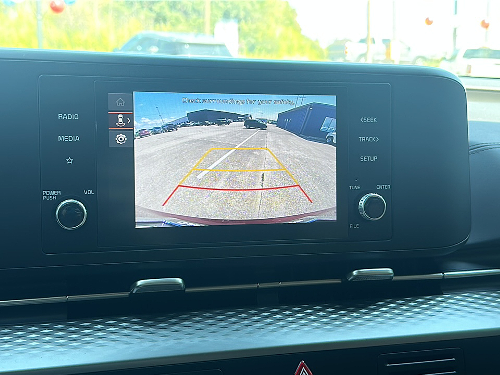2024 Kia Carnival LX photo 16