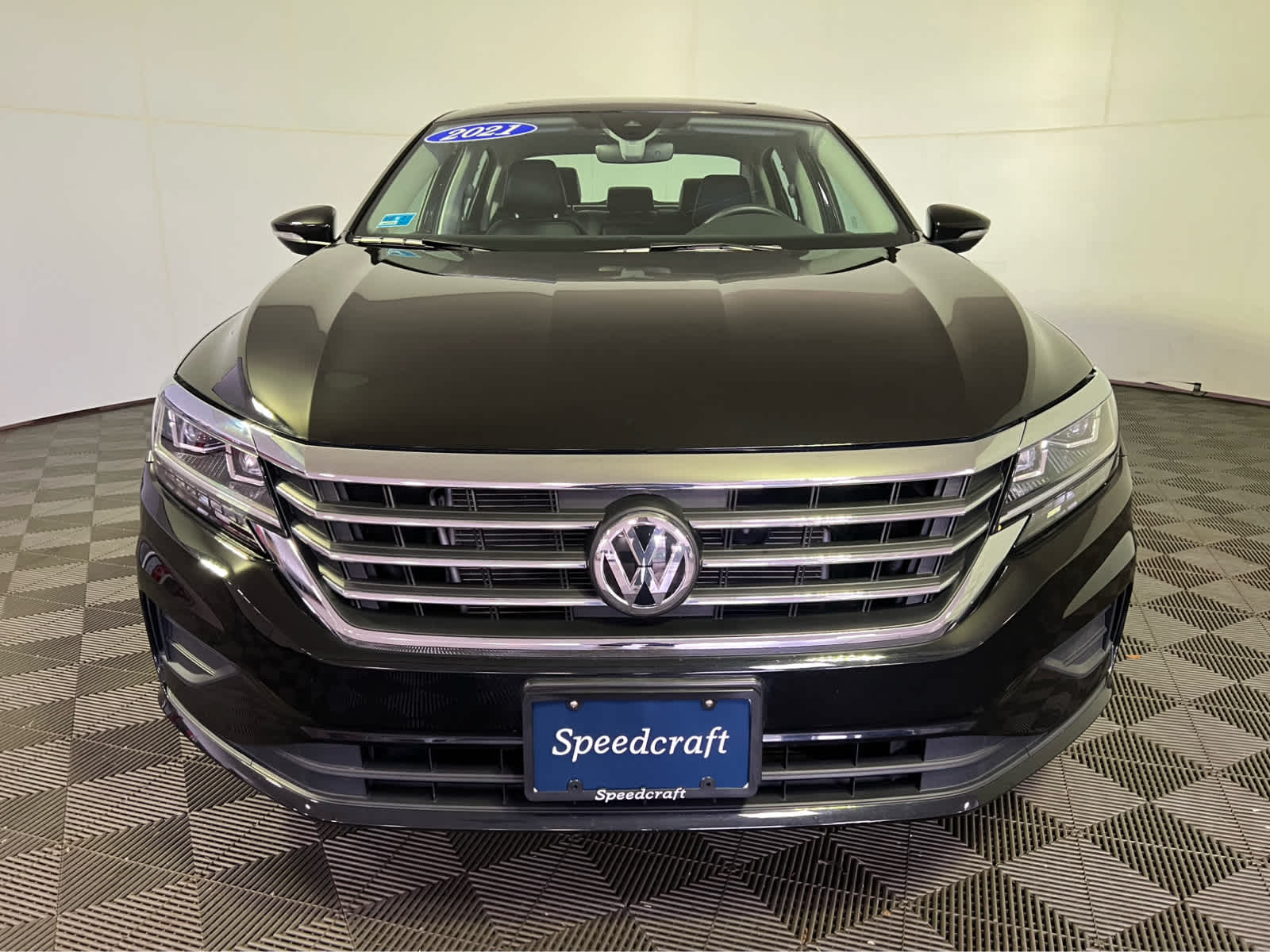 2021 Volkswagen Passat 2.0T SE photo 2