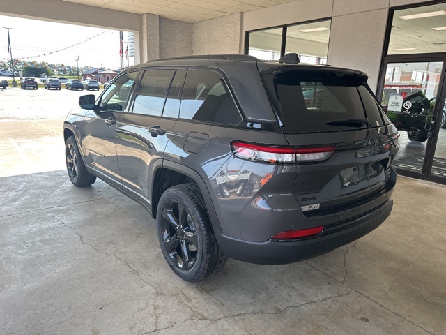 2025 Jeep Grand Cherokee Limited photo 3