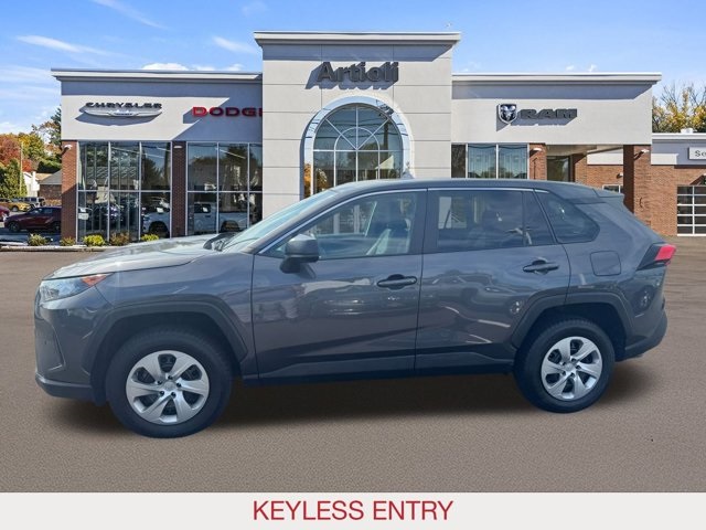 2022 Toyota RAV4 LE photo 2