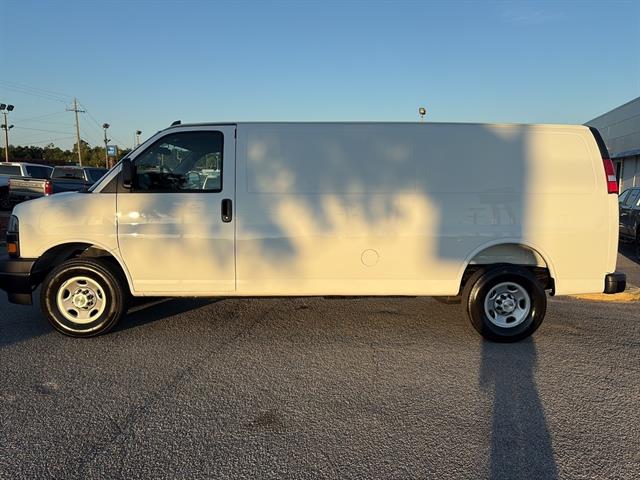 2025 Chevrolet Express Cargo 3500 photo 4