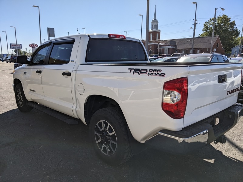 2017 Toyota Tundra SR5 photo 3