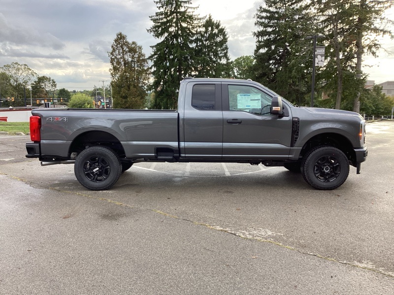 2026 Ford F-350 photo 8