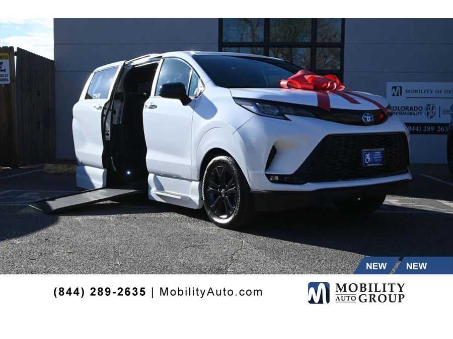 2025 Toyota Sienna XSE's photo