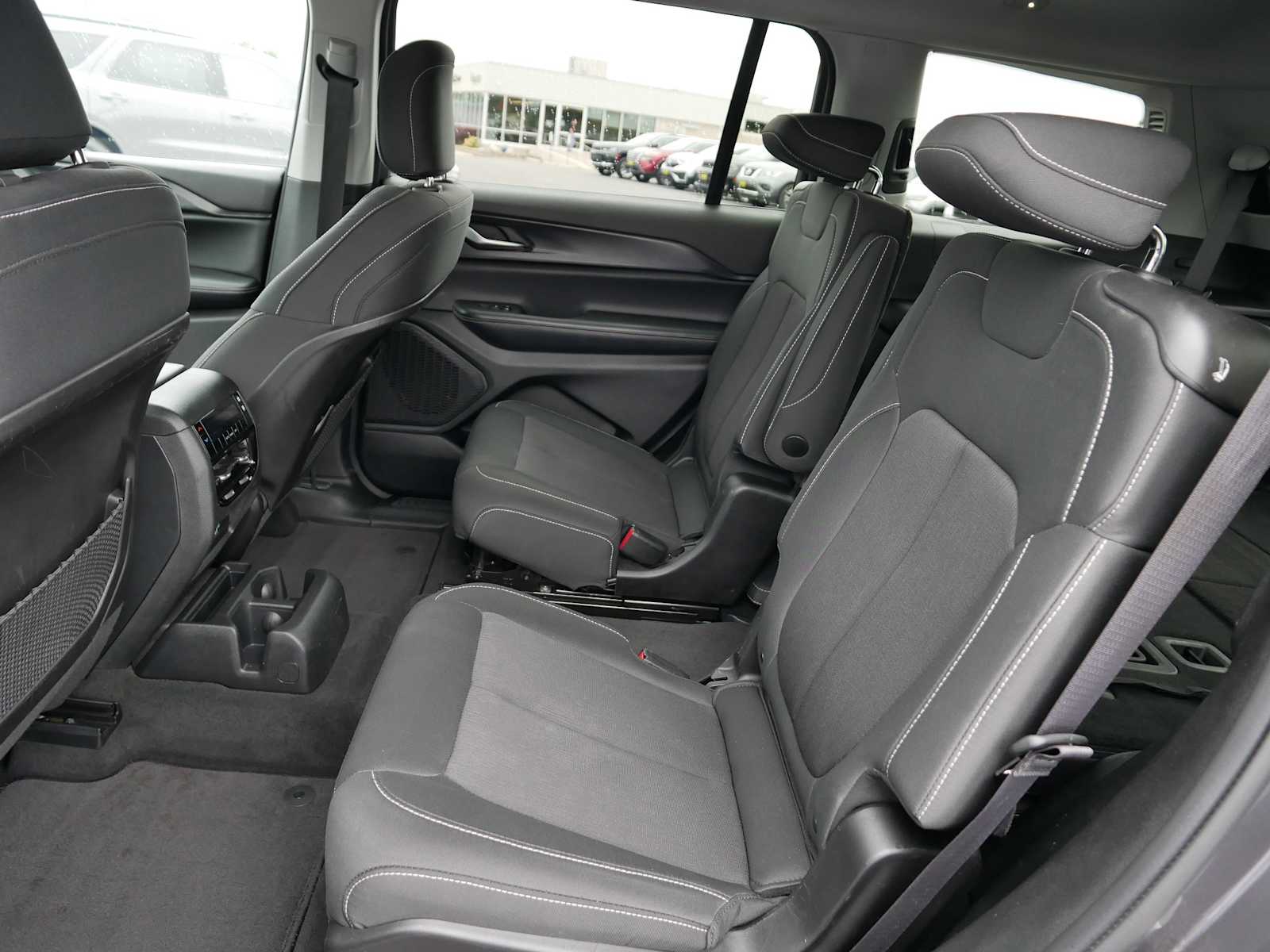2023 Jeep Grand Cherokee Laredo photo 14