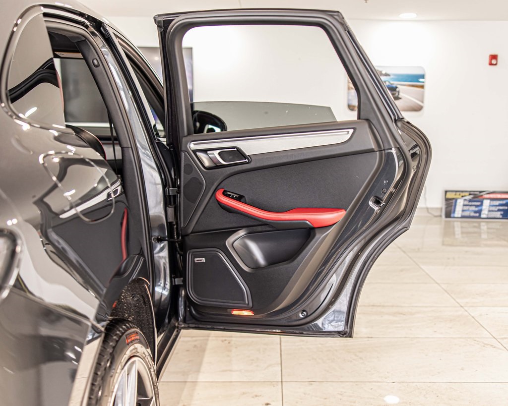 2023 PORSCHE MACAN - Image 40