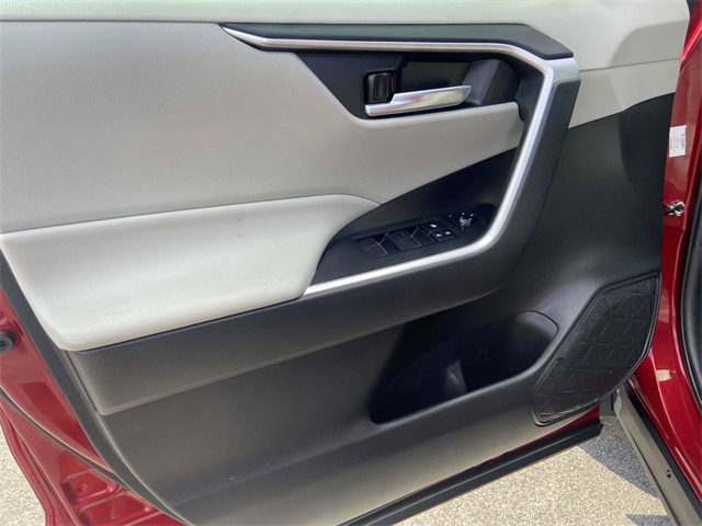 2021 Toyota RAV4 XLE Premium photo 11