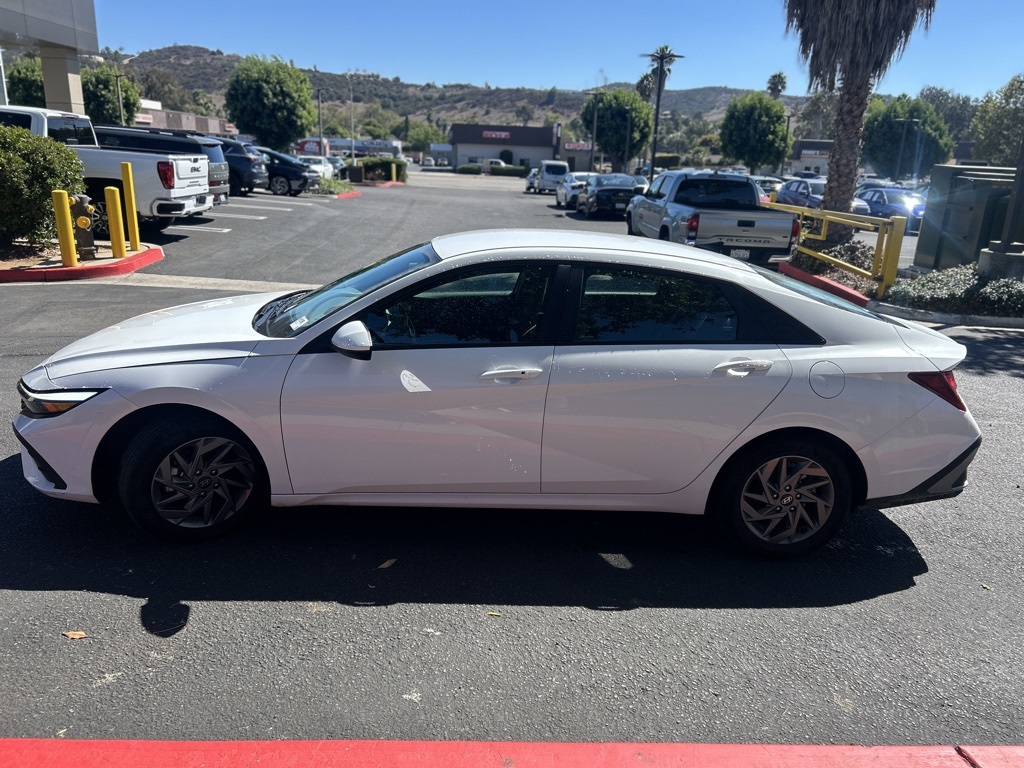 2024 Hyundai Elantra SEL photo 4