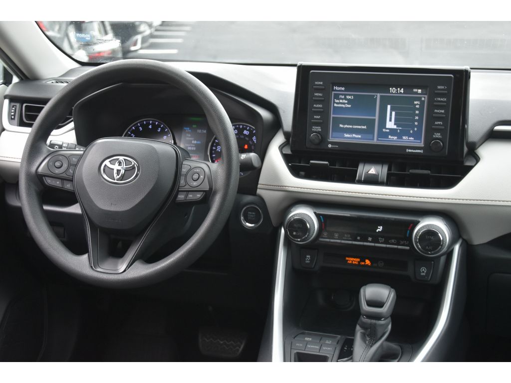 2020 Toyota RAV4 XLE photo 18