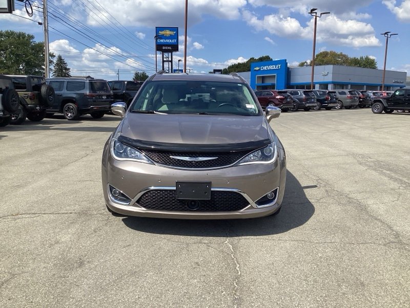2018 Chrysler Pacifica Limited photo 2