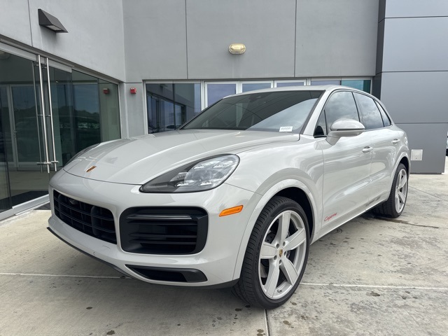 2022 Porsche Cayenne Platinum Edition photo 3