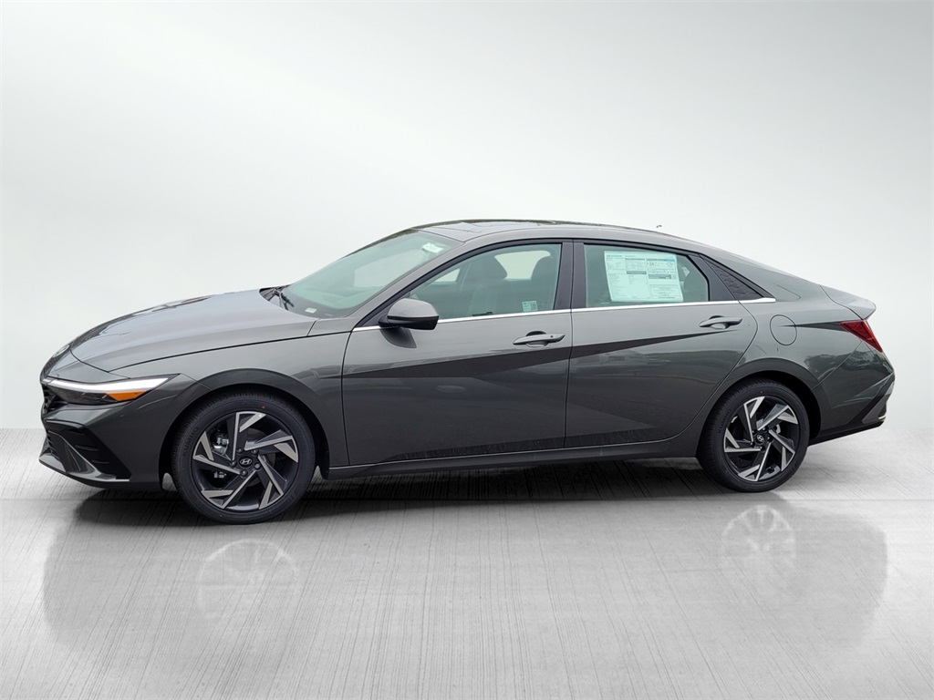 2024 Hyundai Elantra SEL Convenience photo 7