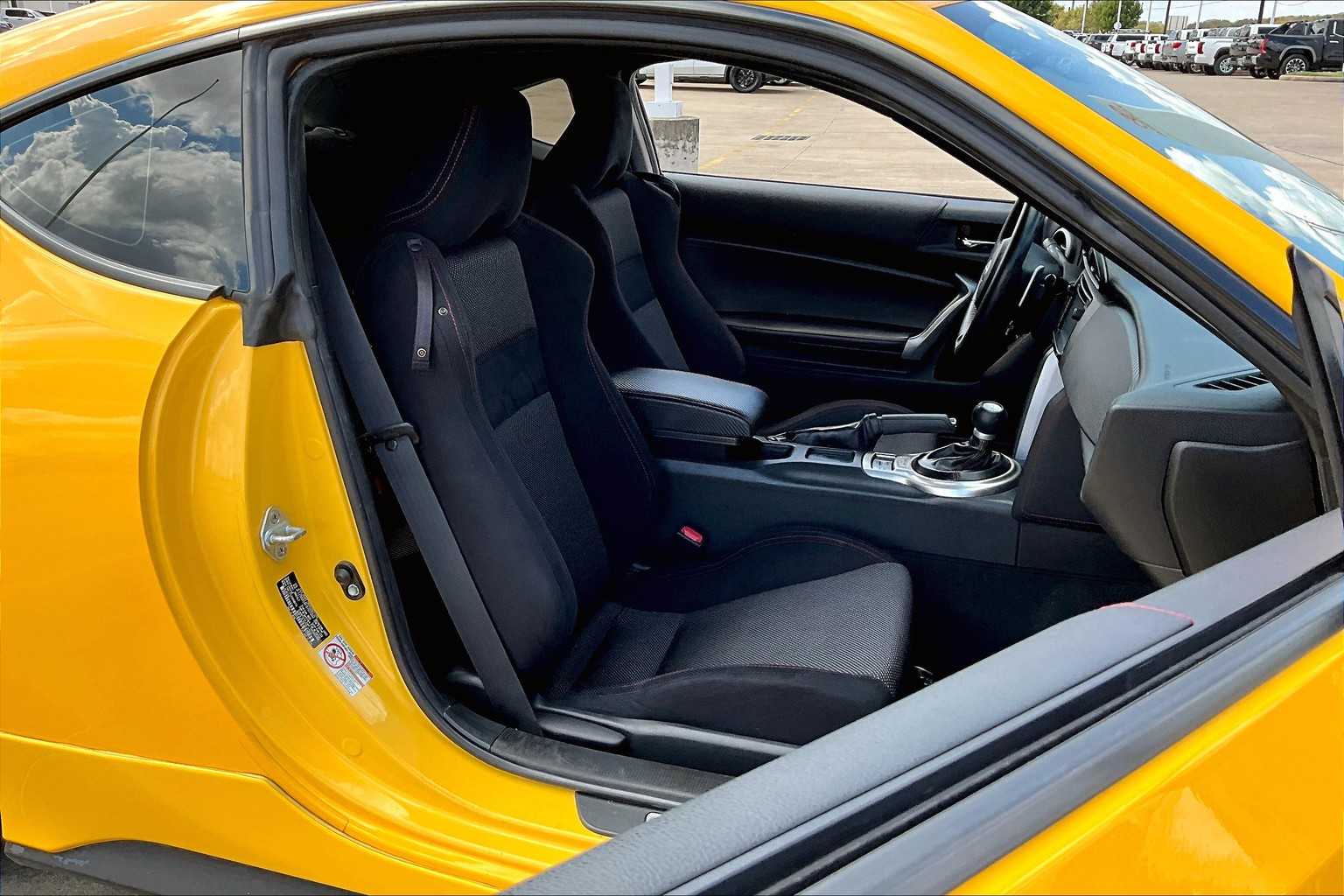 2015 Scion FR-S photo 6