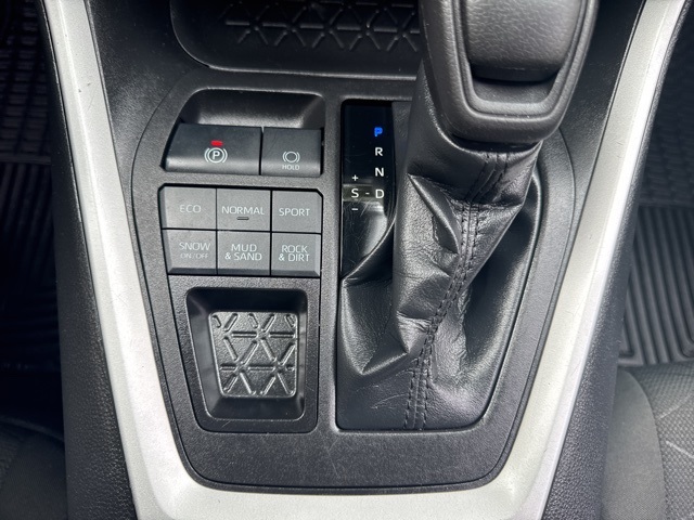 2022 Toyota RAV4 XLE photo 25