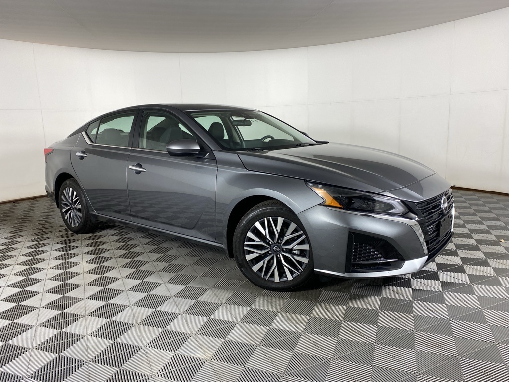 2024 Nissan Altima 2.5 SV photo 2