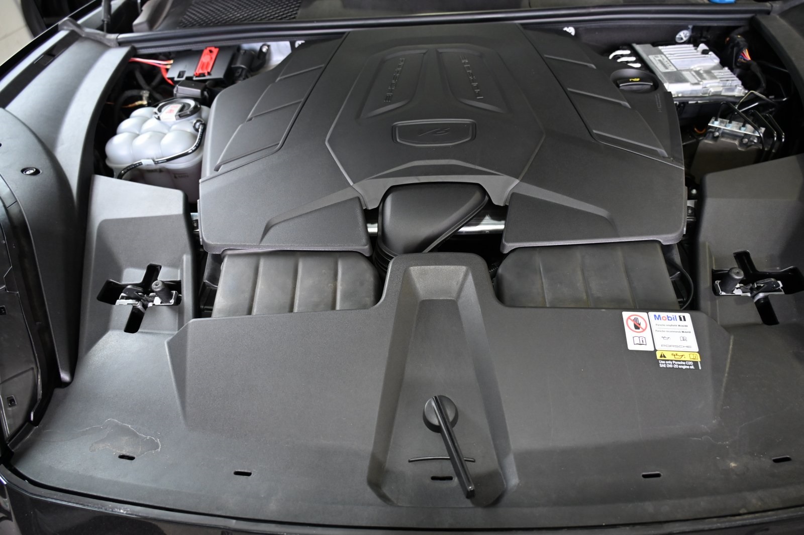 2024 Porsche Cayenne Base photo 21