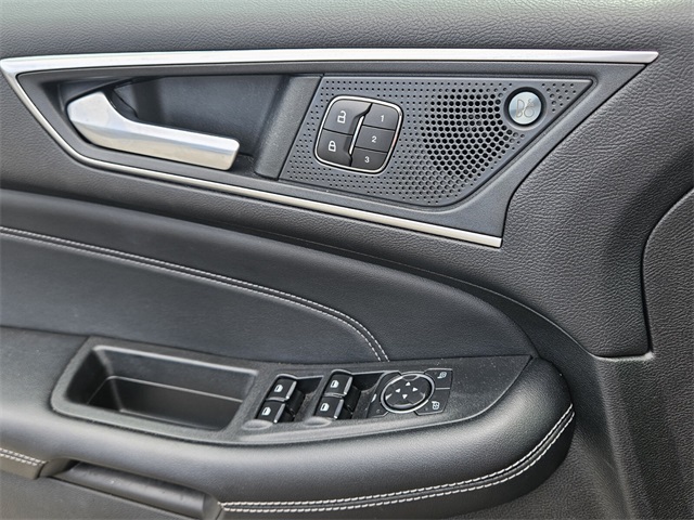 2022 Ford Edge Titanium photo 22