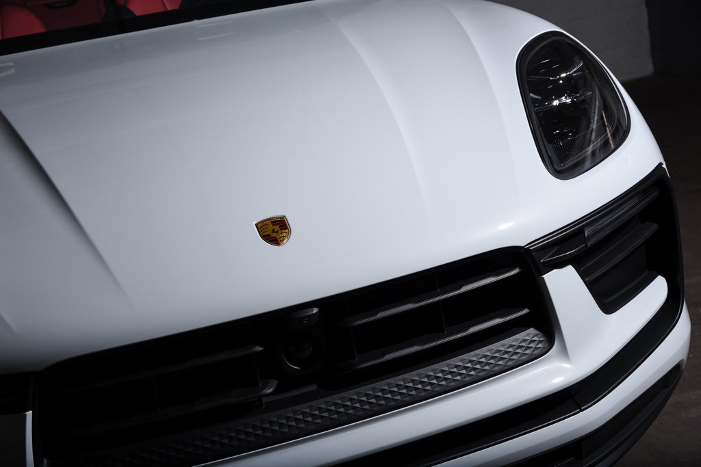 2026 Porsche Macan T photo 11
