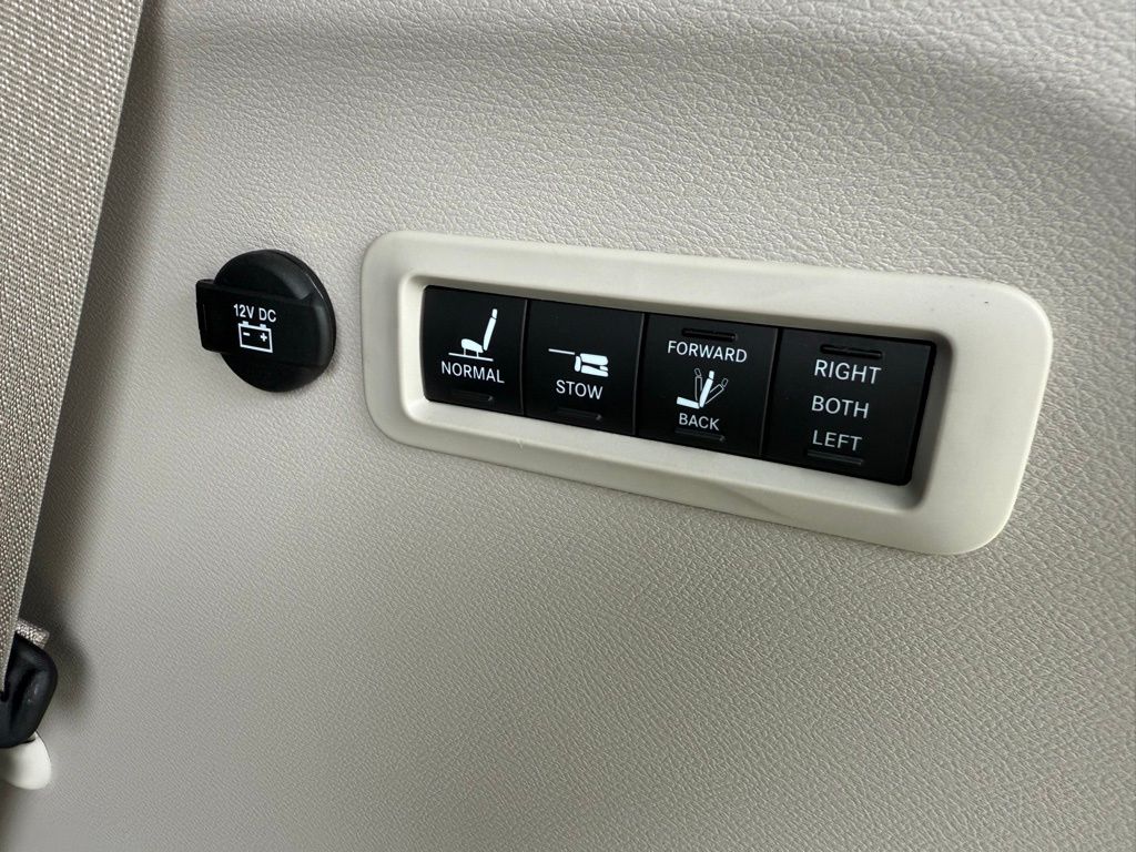 2024 Chrysler Pacifica Limited photo 34