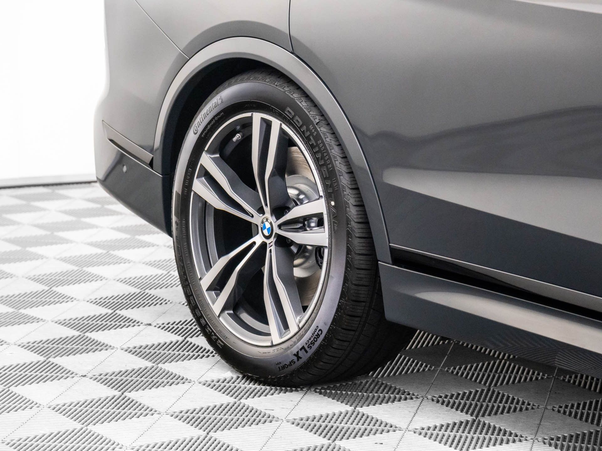 New 2026 Dravit Grey Metallic BMW M60i image 34