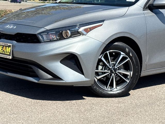 2023 Kia Forte LXS photo 3