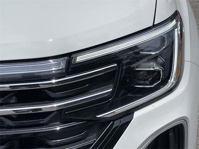 2025 Volkswagen Atlas Peak Edition SE photo 2