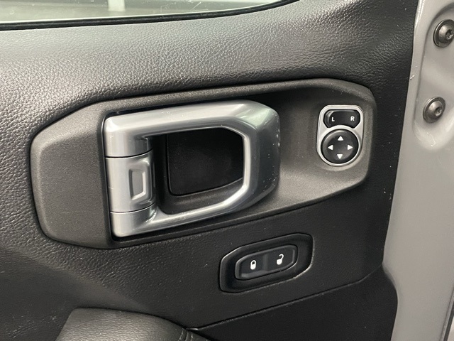 2021 Jeep Wrangler Unlimited Sahara Altitude photo 11