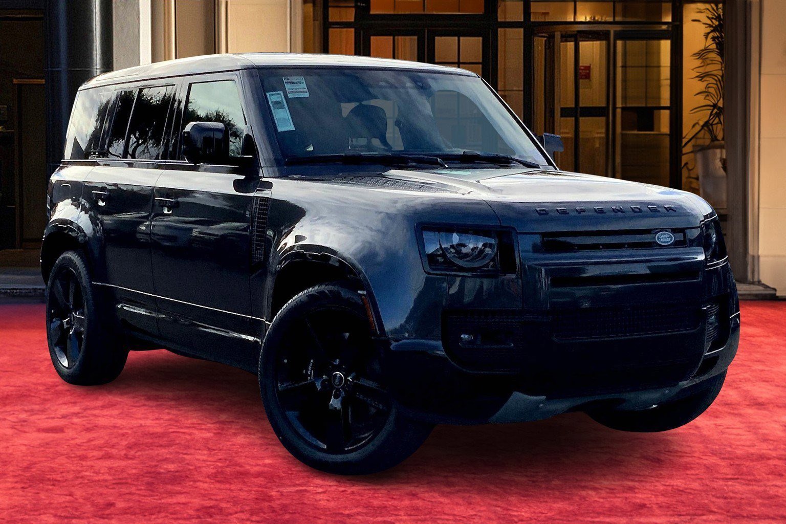 2025 Land Rover Defender 110 V8 photo 2