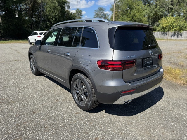 2026 Mercedes Benz GLB 250 4MATIC photo 4
