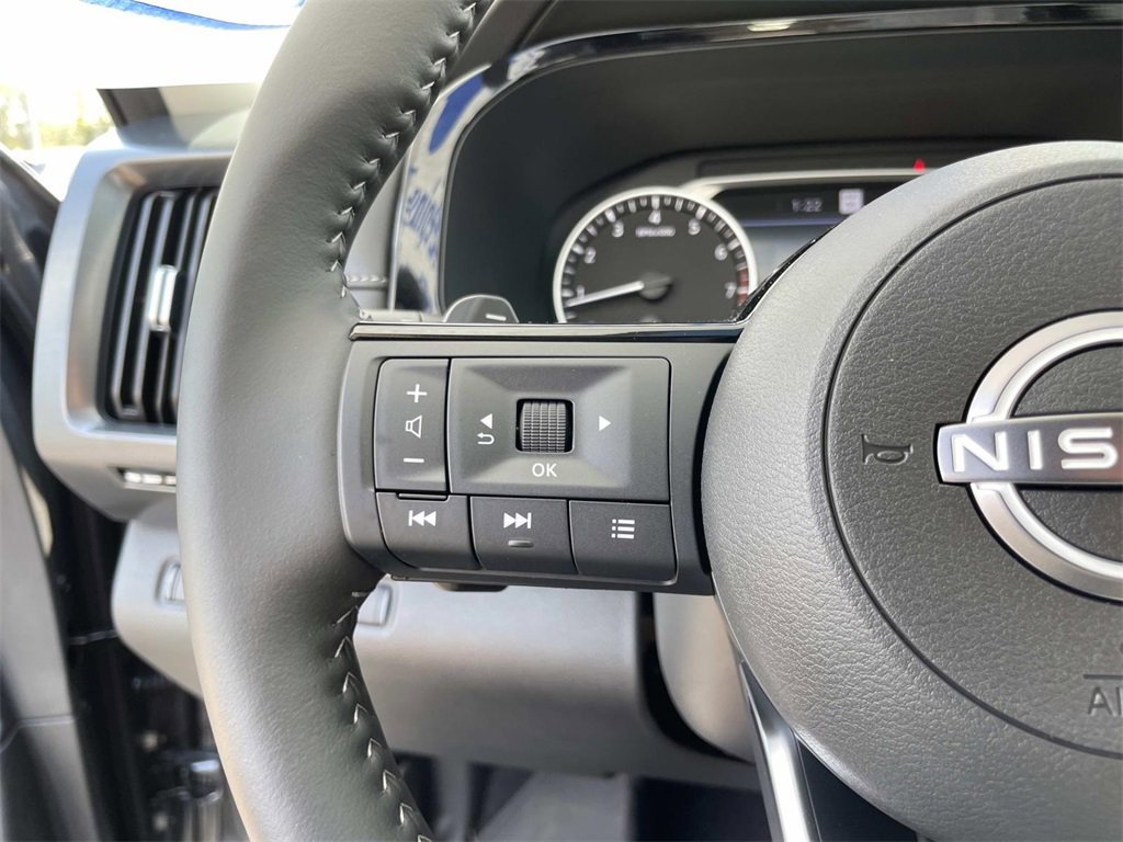 2025 Nissan Pathfinder SL photo 12