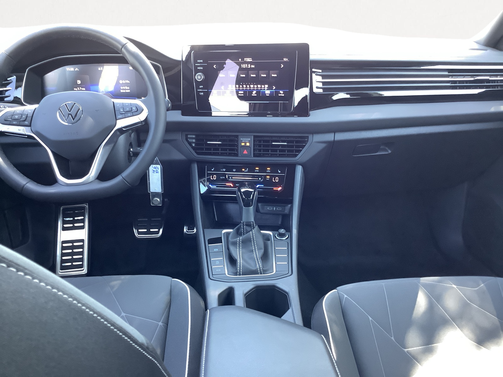 2025 Volkswagen Jetta Sport photo 13