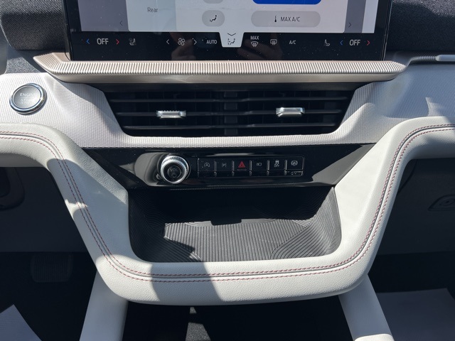 2025 Ford Explorer photo 20
