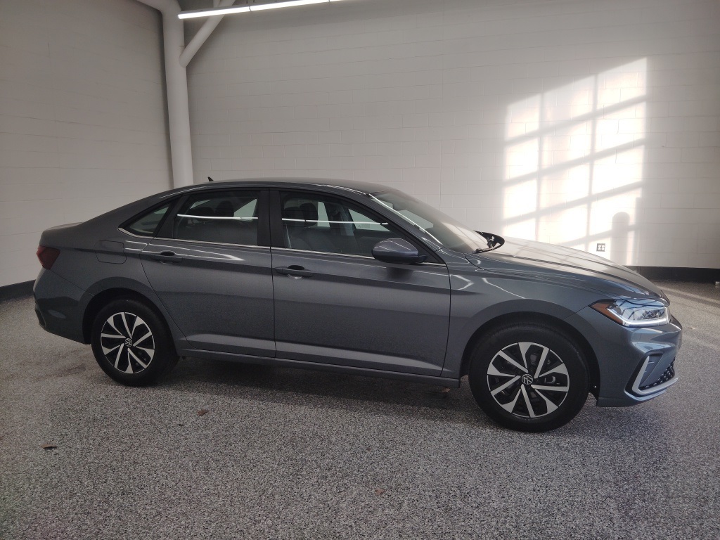 2026 Volkswagen Jetta 1.5T S photo 3