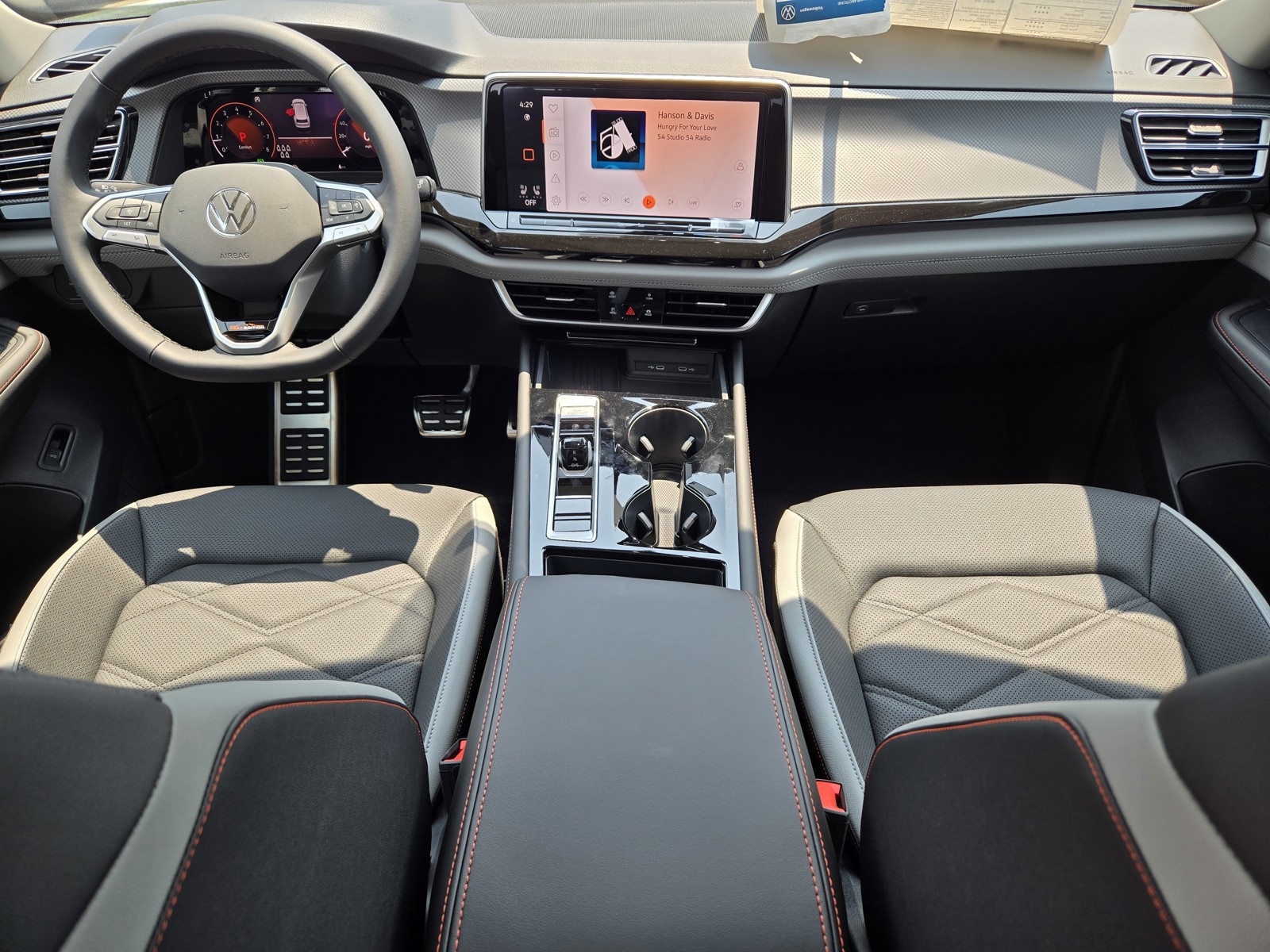 2025 Volkswagen Atlas SE Technology Peak Edition photo 9