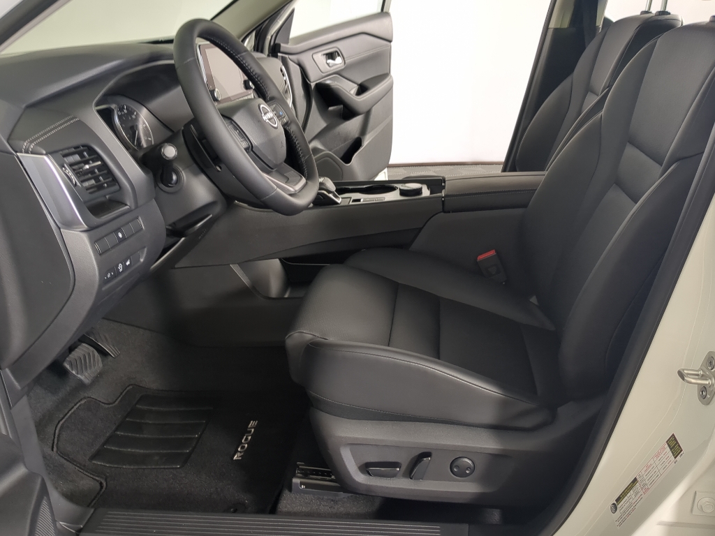 2026 Nissan Rogue SV photo 9
